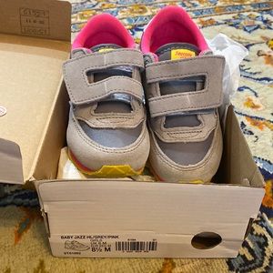 Saucony baby jazz 8.5 toddler. Never worn, brand new